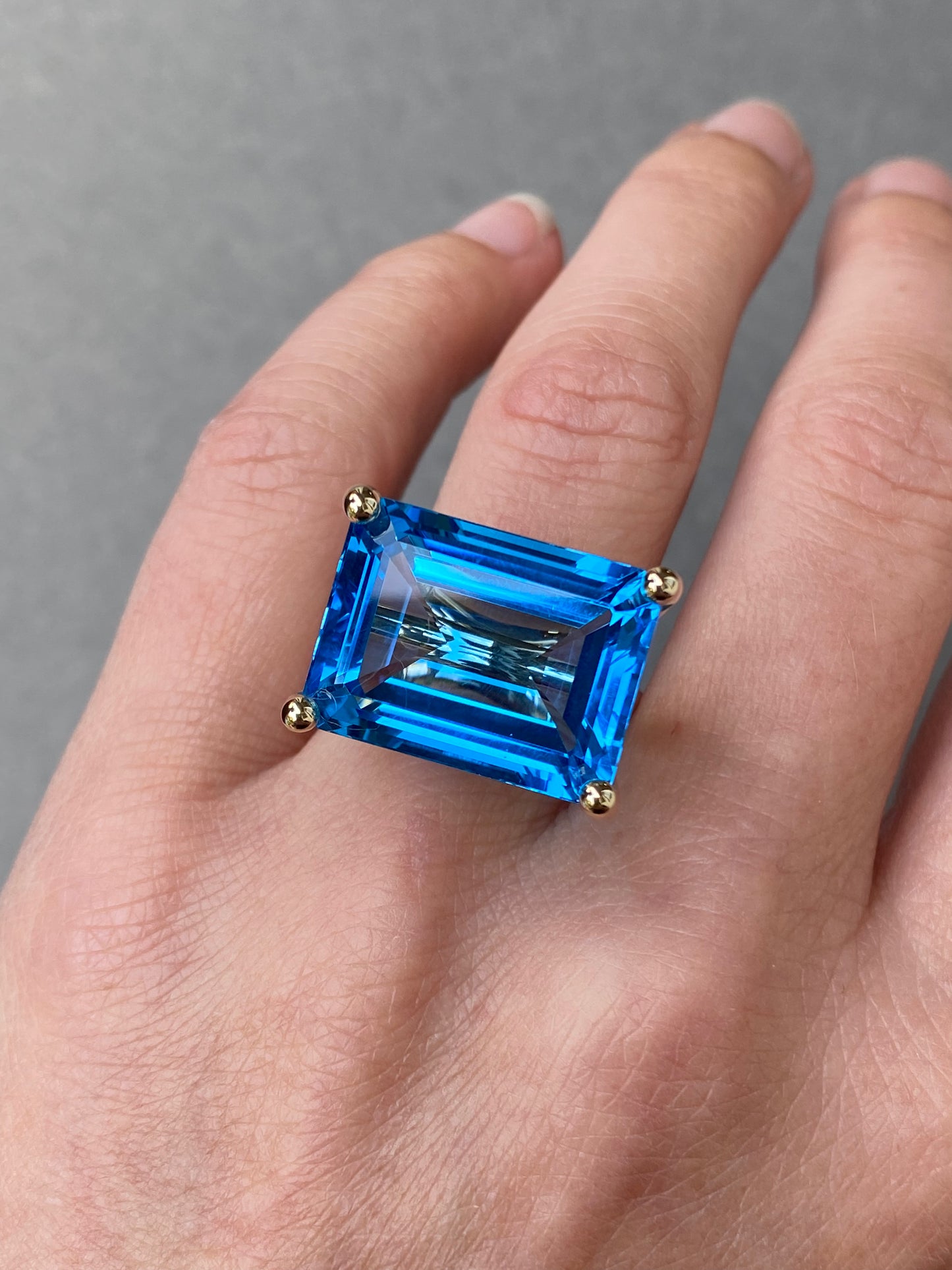 Swiss blue topaz Super Solitair