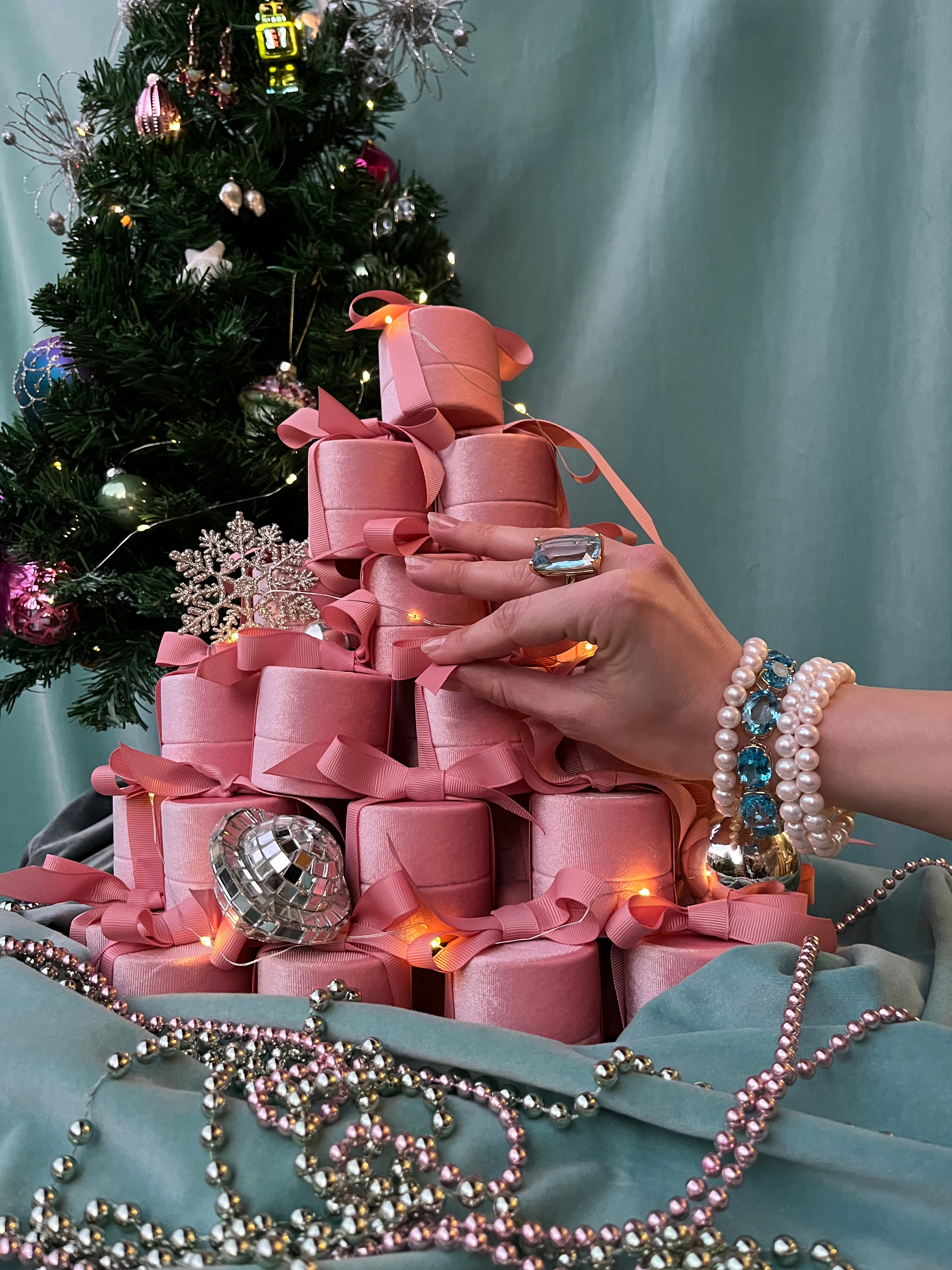 verschillende creaties van goudsmid Manon in kerstsfeer