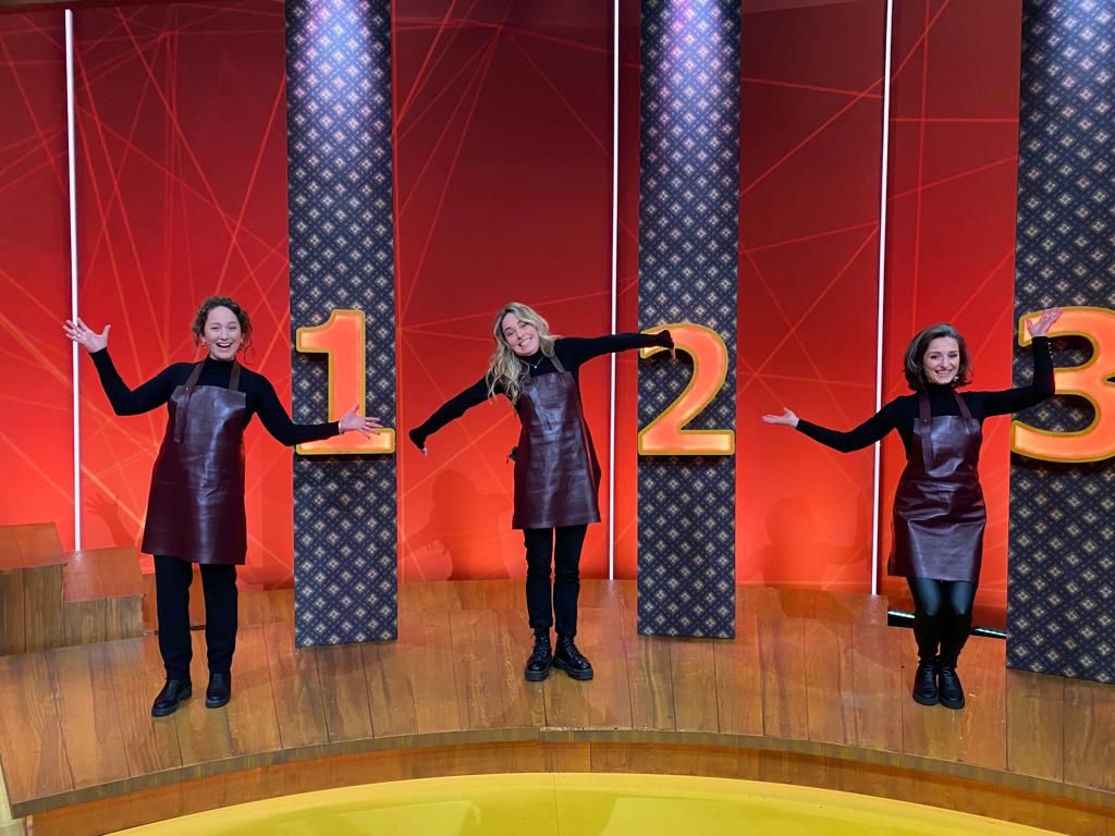 "Wie van de 3" on SBS6 : Wie is de èchte goudsmid Manon?