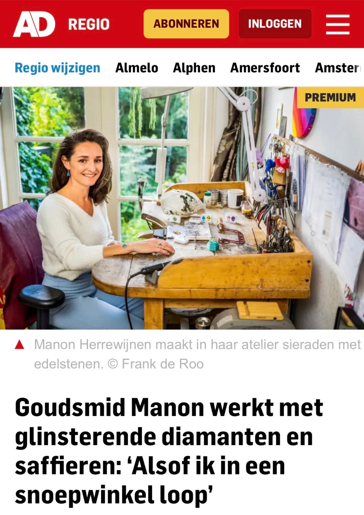 Goudsmid Manon Herrewijnen in het Algemeen Dagblad