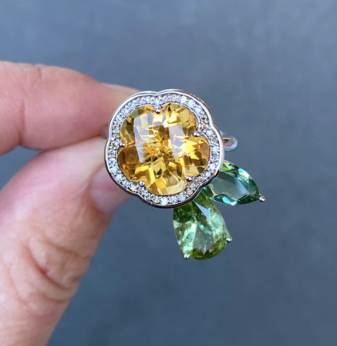 Goldsmith Manon Rotterdam - Cocktailring in a flower shape with citrine centerstone