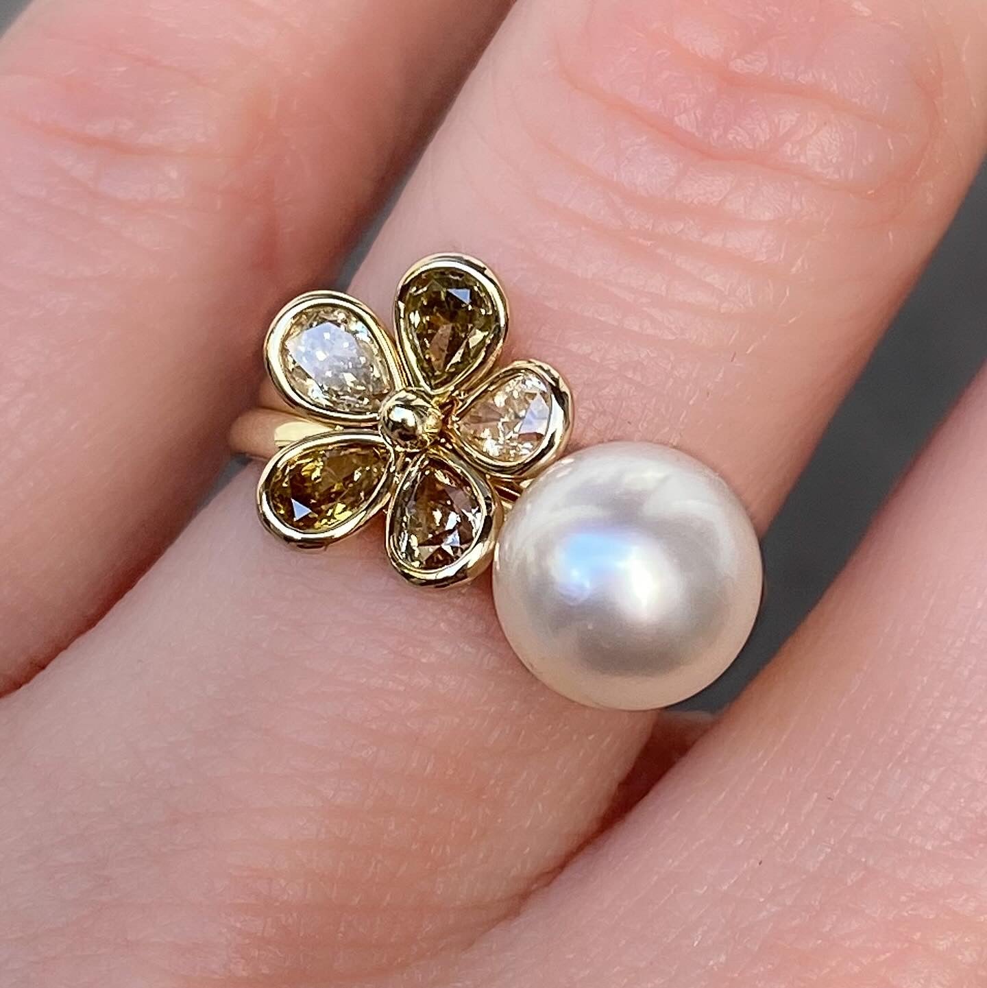 Diamond Daisy ring