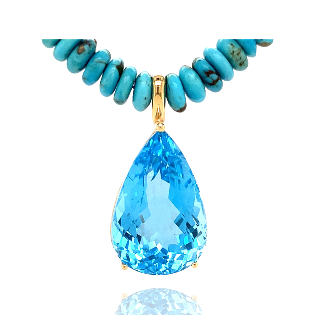Blue topaz pendant in yellowgold with a turkoois necklace