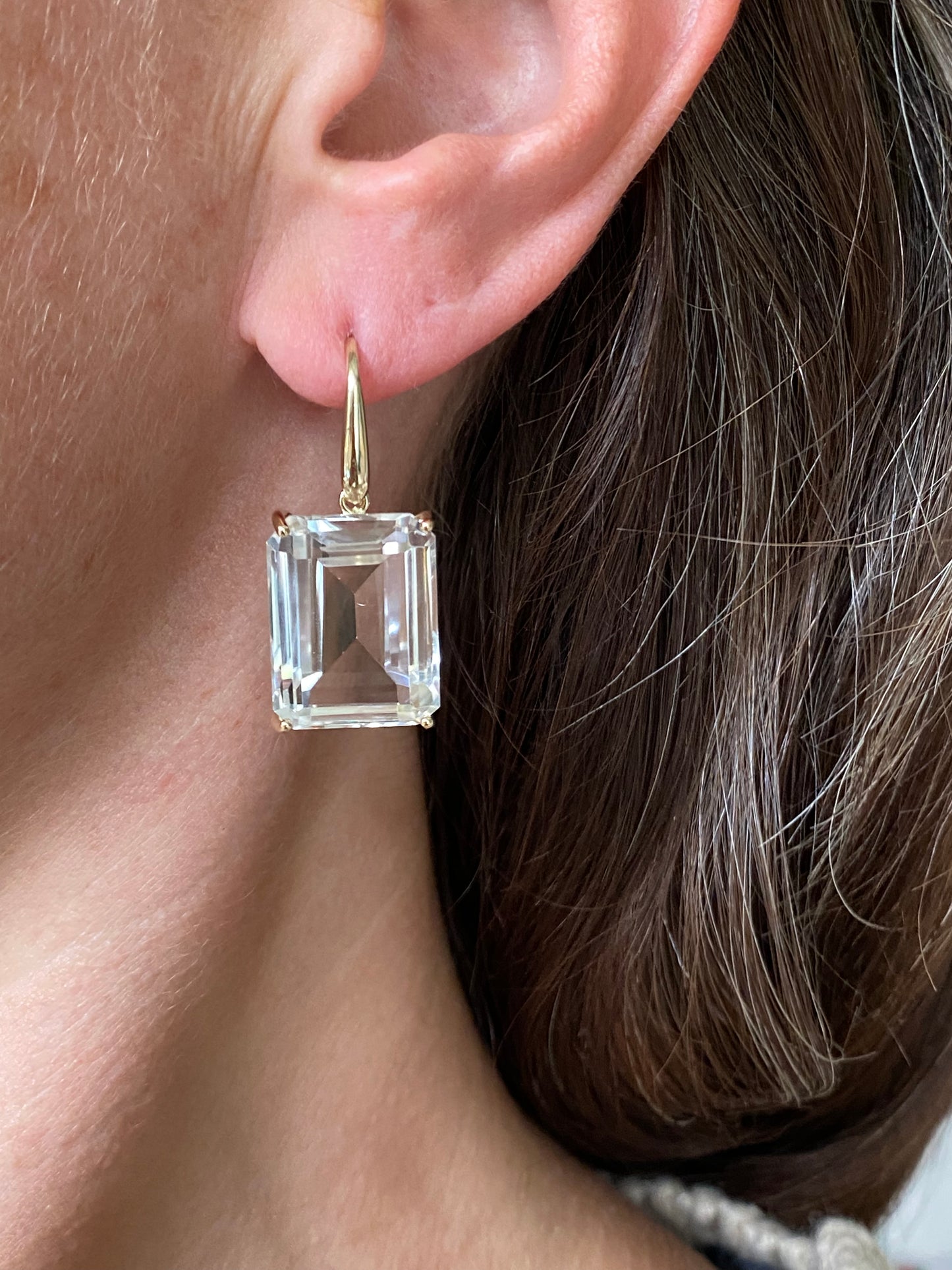 Interchangeable earhooks without gemstones
