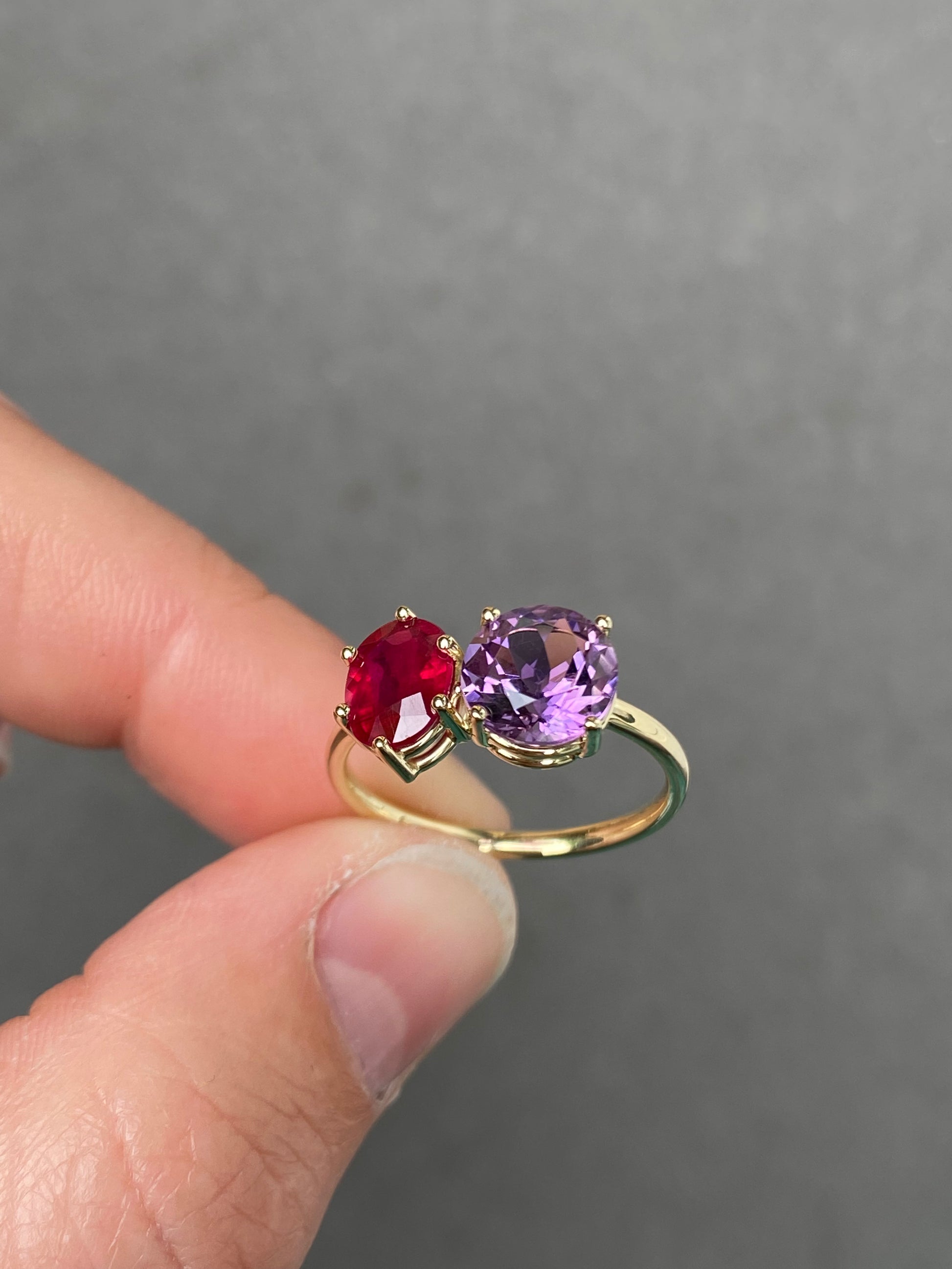 Toi et Moi ring with Ruby and Amethyst in 14k yellow gold