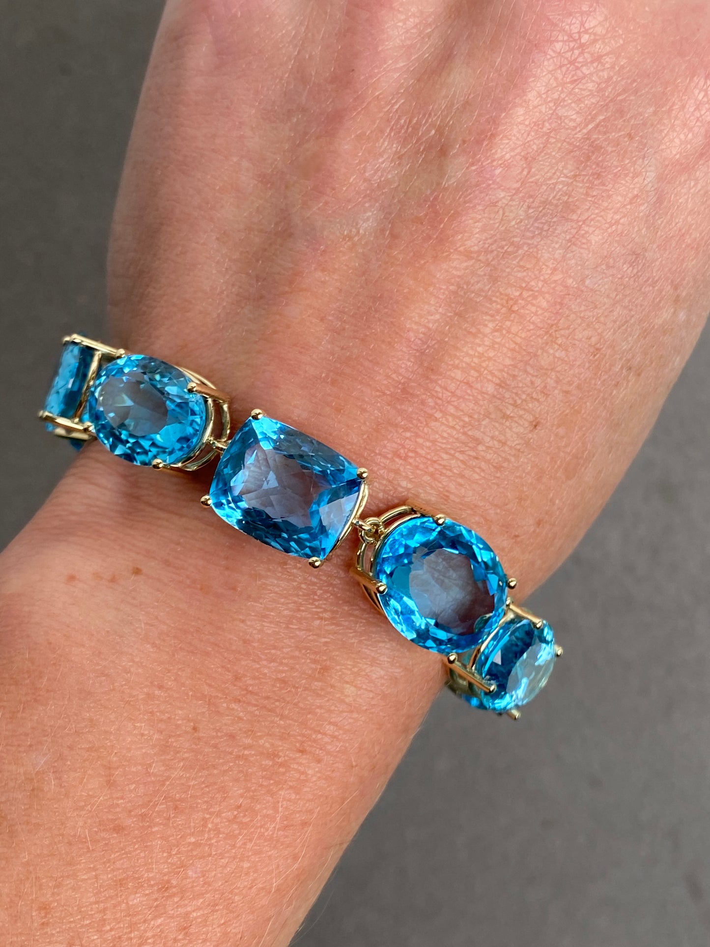 Full rivière bracelet blue topaz