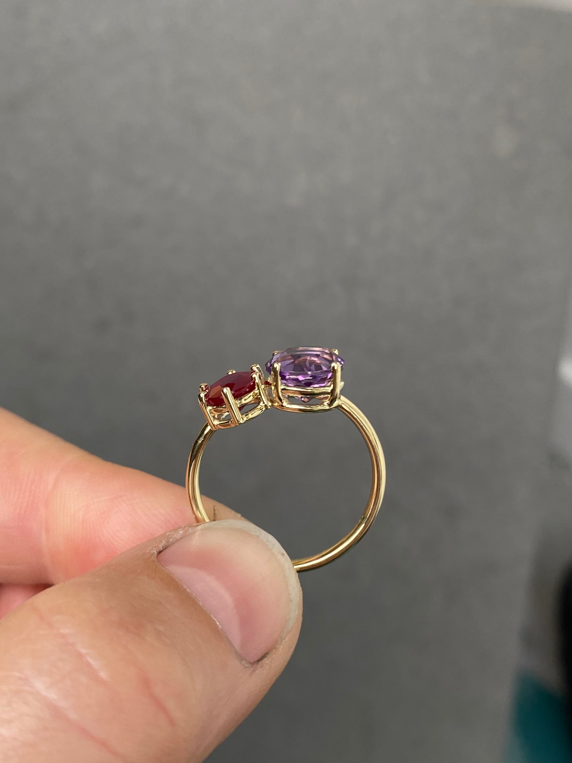 Toi et Moi ring with Ruby and Amethyst in 14k yellow gold