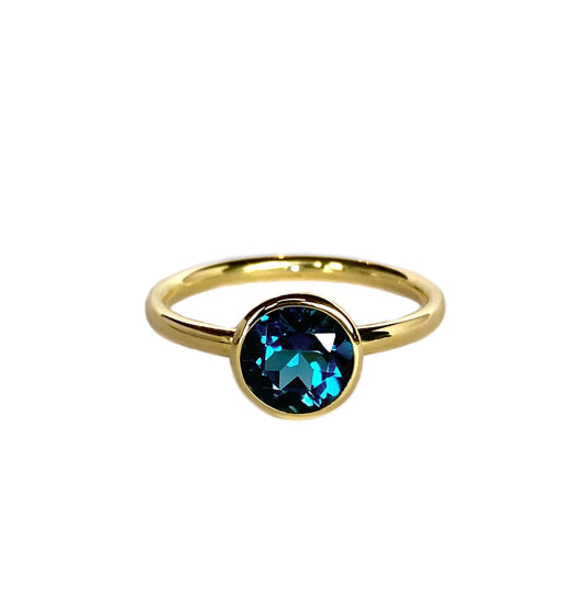 14k geelgouden ring bezet met een london blue topaas
