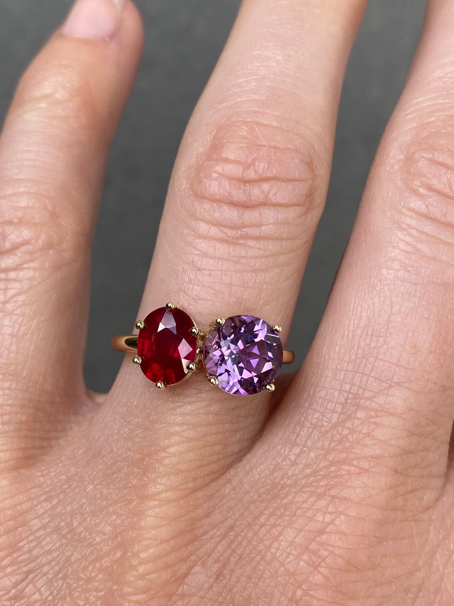 Toi et Moi ring with Ruby and Amethyst in 14k yellow gold